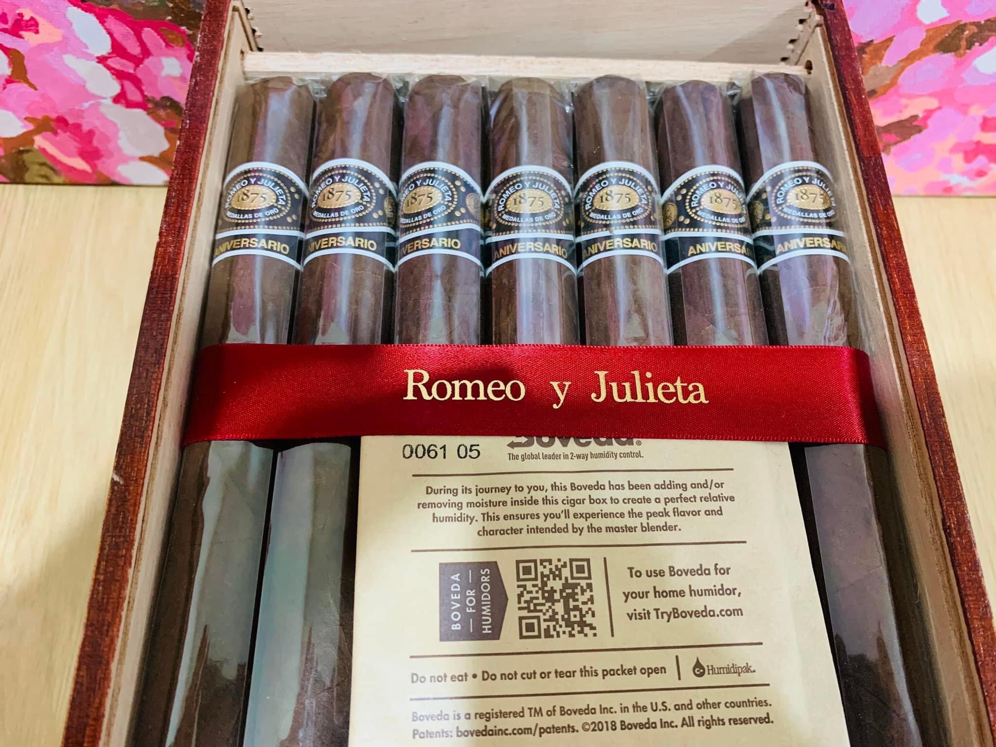 Romeo Y Julieta Aniversario hộp 28 điếu