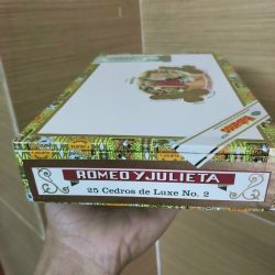 Xì Gà Romeo y Julieta Cedros De Luxe No2 - Hộp 25 Điếu
