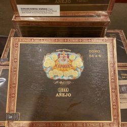 Xì Gà H. Upmann 1844 Anejo - Hộp 25 Điếu