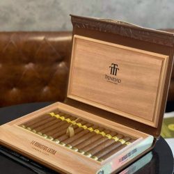 Xì Gà Trinidad Robusto Extra Travel Humidor - Hộp Gỗ Sơn Mài 14 Điếu