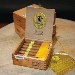 Xì Gà Trinidad Media Luna - Hộp Gỗ 12 Điếu