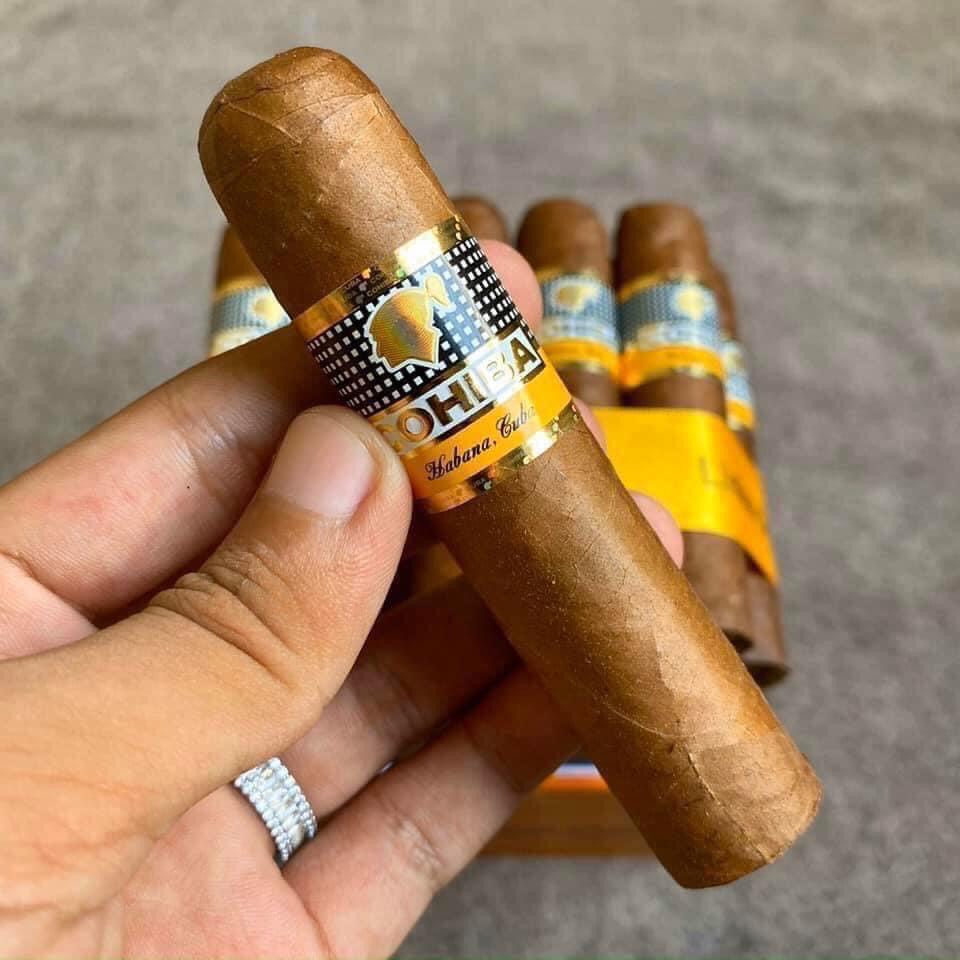 điếu lẻ cohiba medio siglo