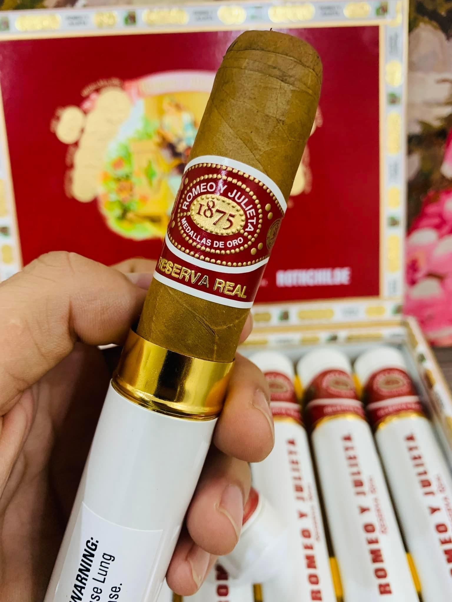Romeo y Julieta Reserva Real Rothchilde Tubos