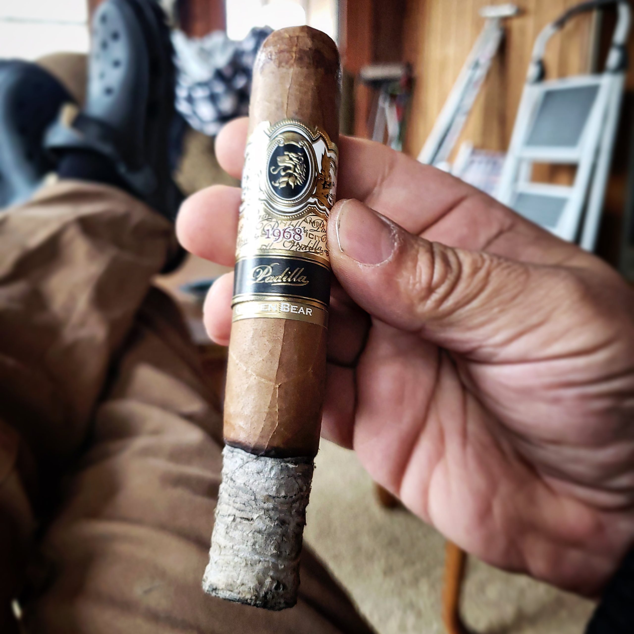 Padilla Series 68 BLACK Bear Toro hộp 20 điếu