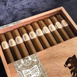 Xì Gà Liga Undercrown Shade Toro Especial Hộp 10 Điếu