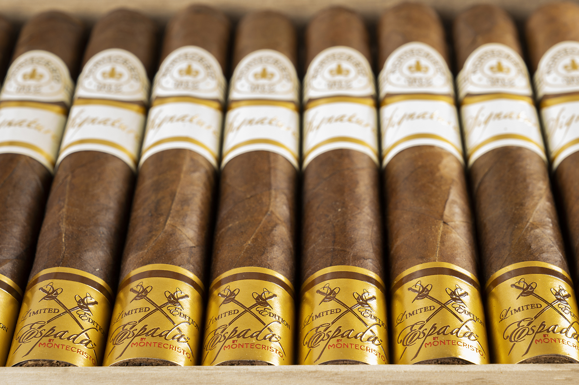 Montecristo-Espada-Signature-Valiente-Box-3
