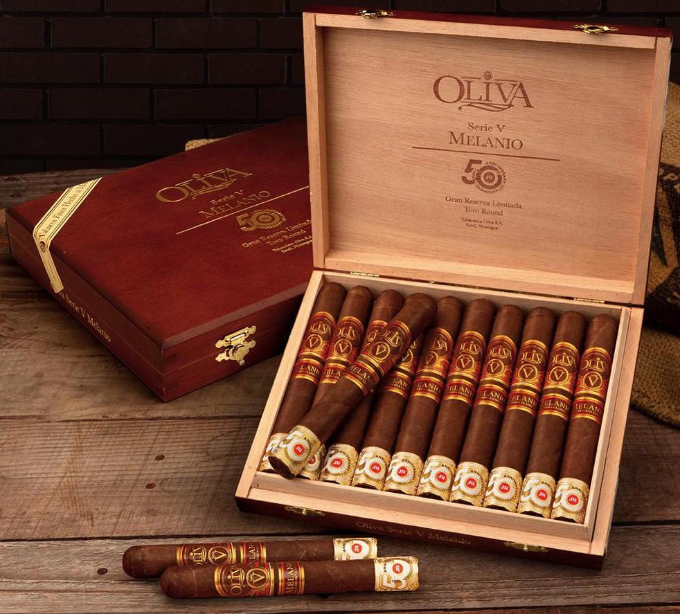 Oliva Melanio JR 50th Anniversary Round Toro Hộp 10 Điếu