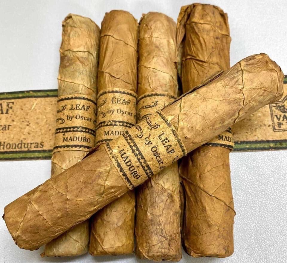 Leaf by Oscar Maduro Toro