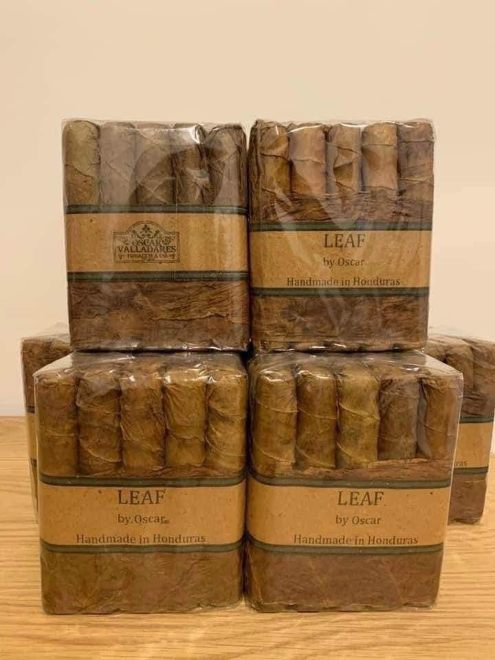 Leaf by Oscar Maduro Toro