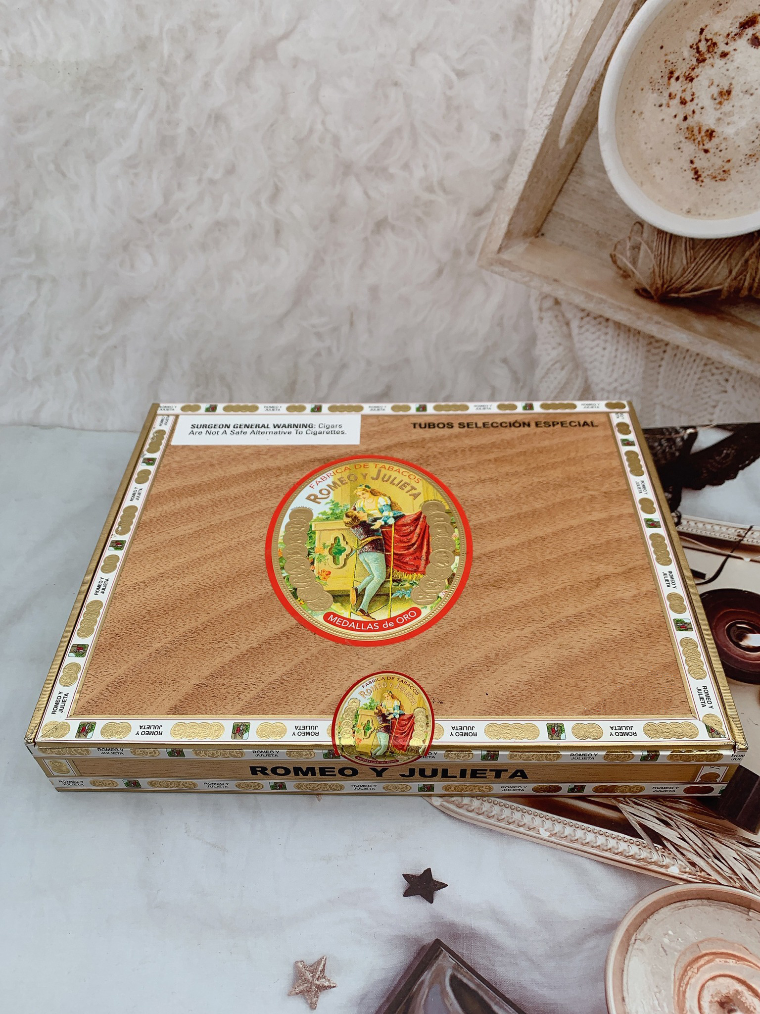 Romeo y Julieta 1875 Tubos Collection Sampler Hộp 9 Điếu