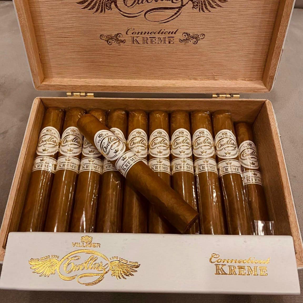 Xi-Ga-Villiger-Cuellar-Connecticut-Kreme-Robusto-Hop-10-Dieu.6